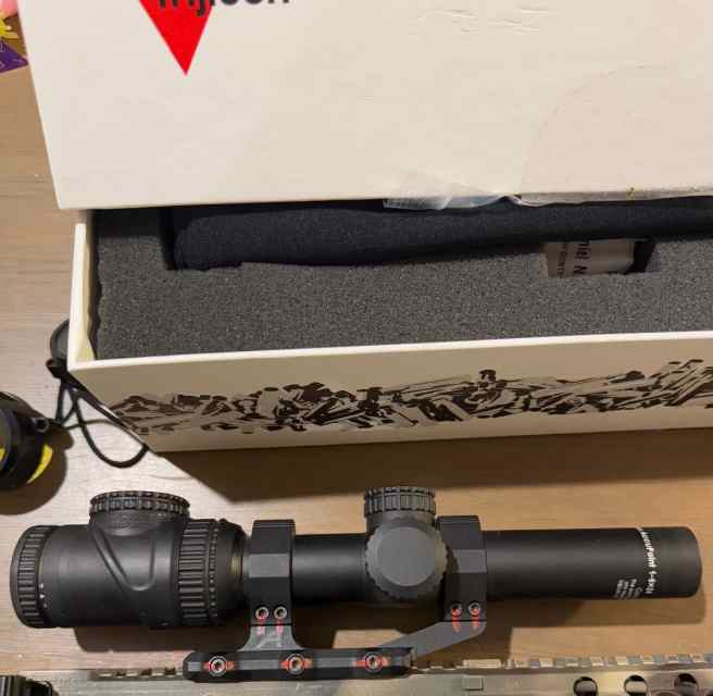 WTT Trijicon Accupoint 1-6X TR-25G