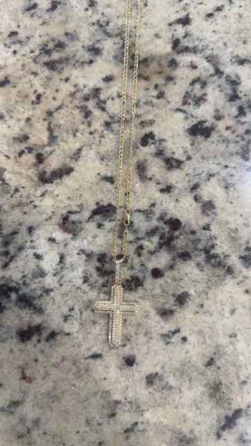 Vs1 Diamond Cross Pendant and Chain
