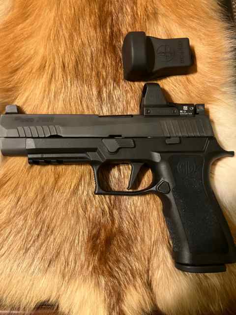 SIG SAUER W320F-9-BXR PRO WITH RED DOT SIGHTS