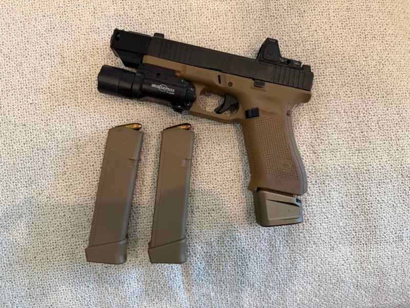 Glock 19x with MOS and RMR, Surefire X300, Comp