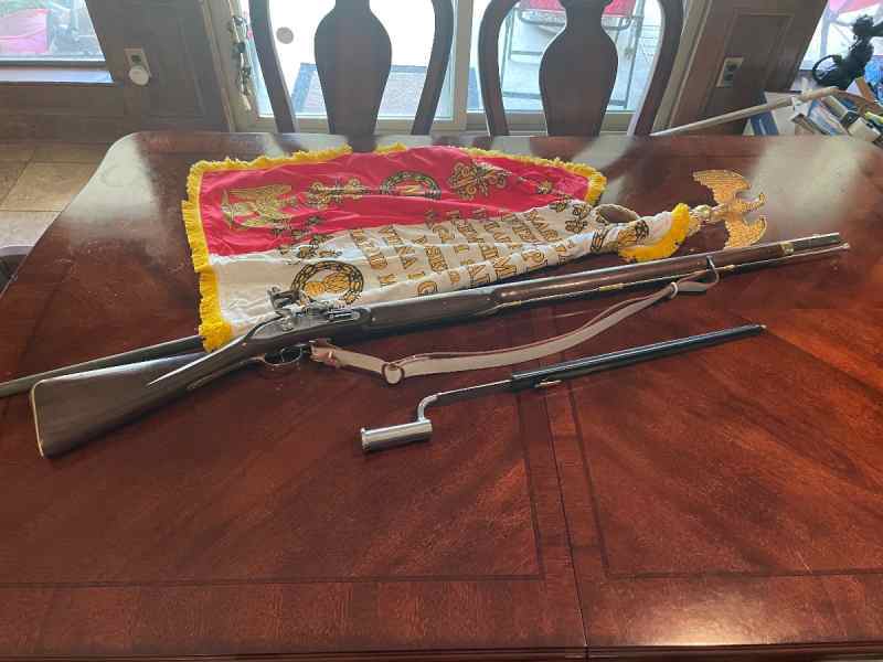 Brown Bess Musket with extras...