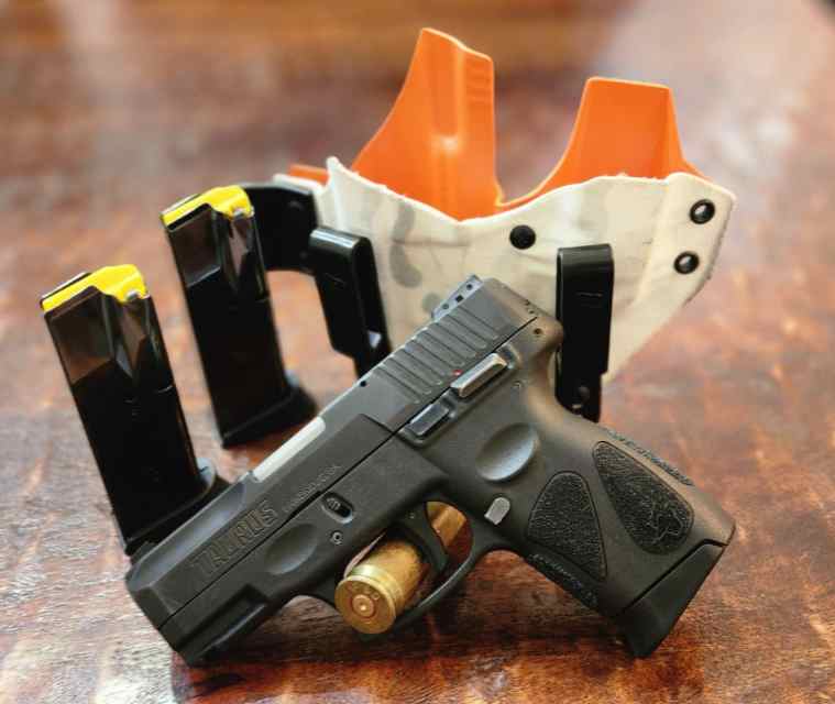 Taurus G2C with 3 Mags and T.Rex Sidecar Holster