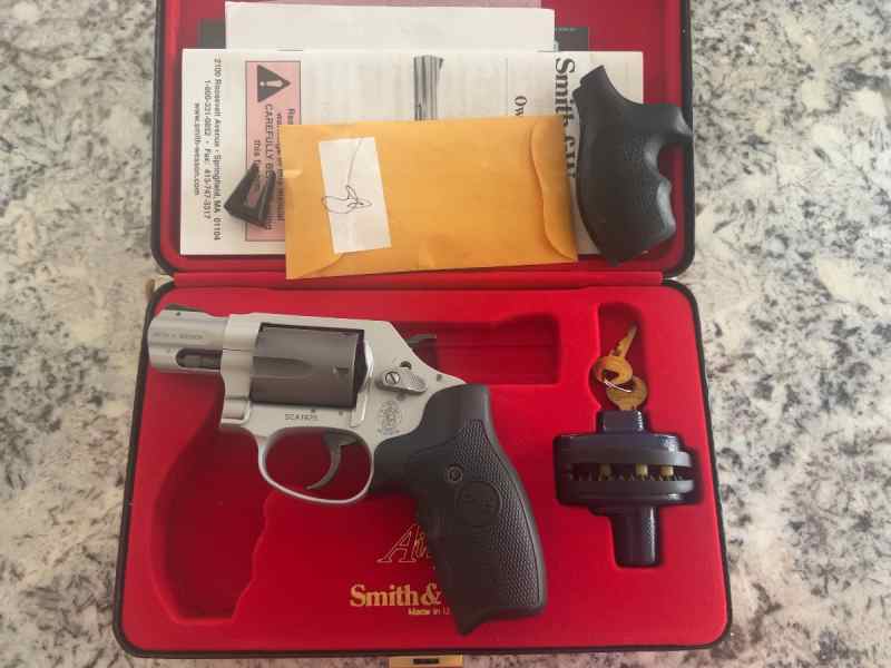 S&amp;W 360SC 357 w/CT grips 