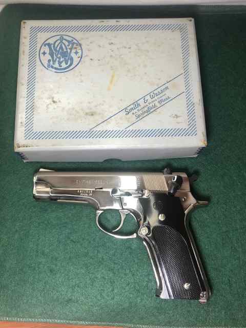 Smith and Wesson Model 59 Nickel LNIB S&amp;W 9mm