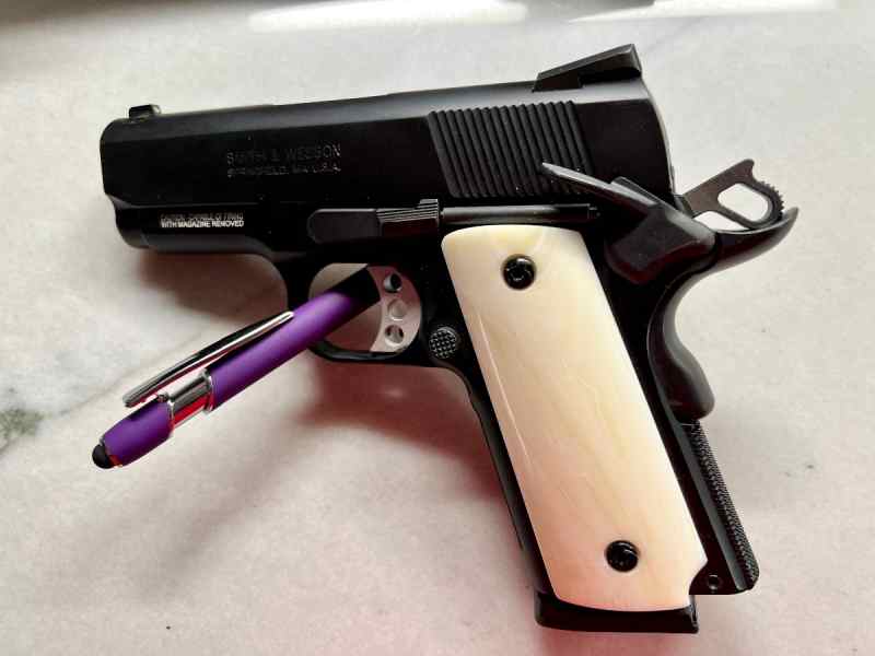 Smith &amp; Wesson Pro Series 1911 Subcompact 45 ACP