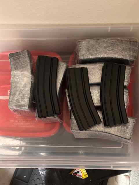 33 D&amp;H AR15 magazines 