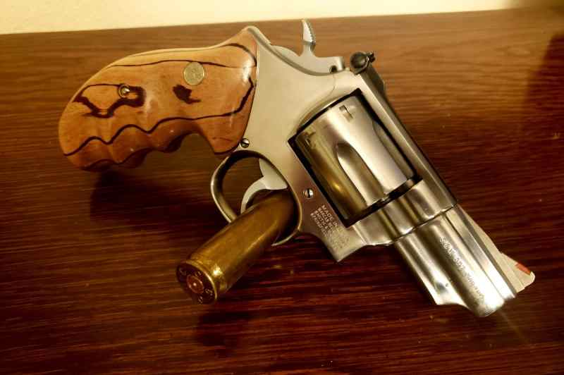 Smith and Wesson 66 357 Magnum snub nose