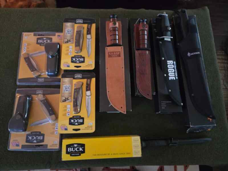 NEW COLLECTIBLE KNIVES FOR SALE