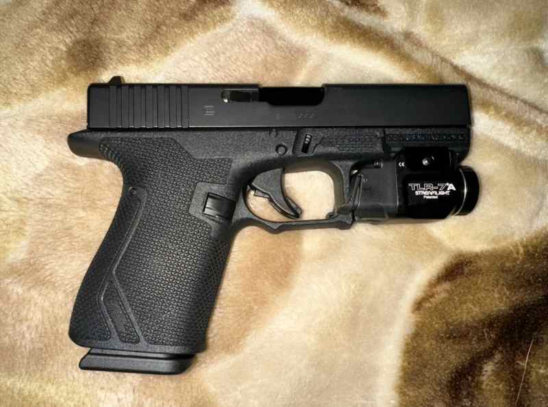 Modified Glock 19 Gen 3 + TLRA &amp; Grips