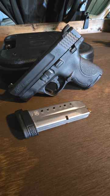 S&amp;W Shield in 9mm Like-new  