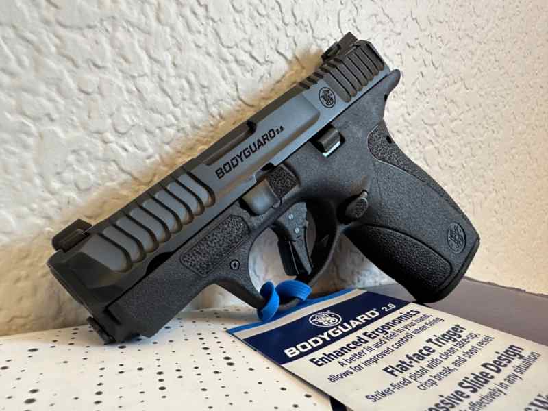 S&amp;W Bodyguard 2.0 (.380 ACP) - NIB - Night Sight