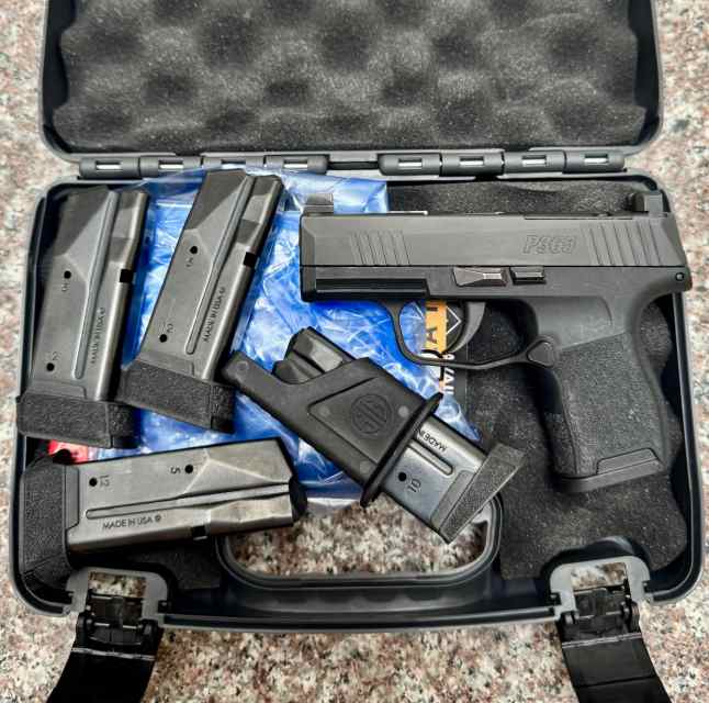 Sig Sauer P365 .380 w/5 Magazines