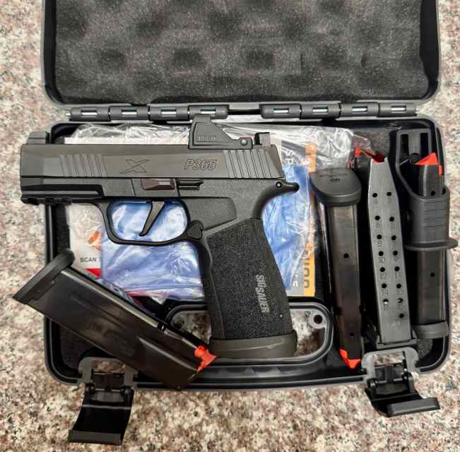 Sig Sauer P365 Macro Tacops w/Optic