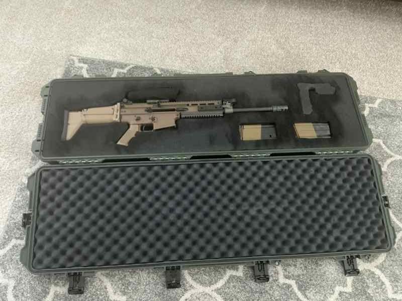 FNSCAR 17S 7.62/.308 Flat Dark Earth w/custom case