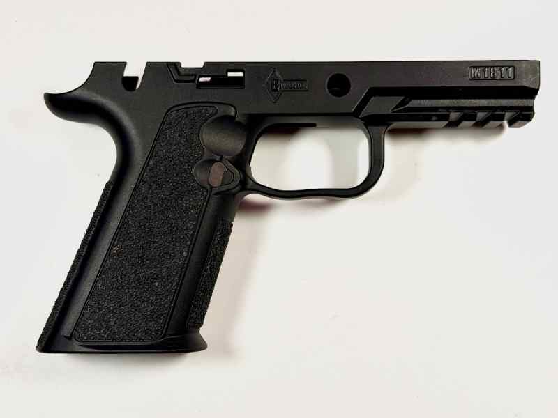 Brouwer M1811 grip module for p320