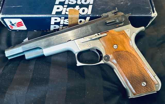 LNIB S&amp;W TWO TONE 745 COMPENSATED 