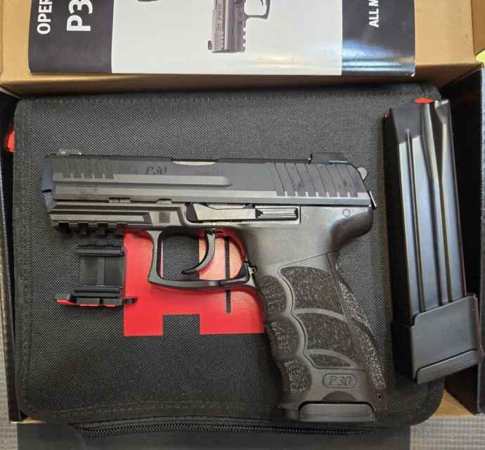 HK P30 V3   9mm w/Night Sights Excellent Like New!