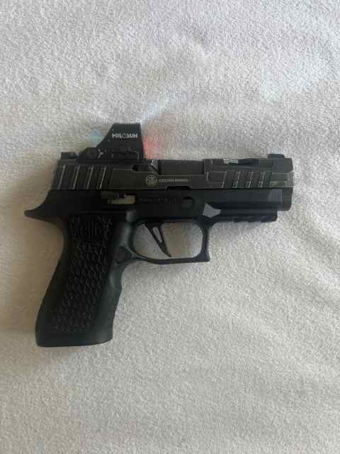 SIG SAUER P320 XCOMPACT SPECTRE w/ OPTIC