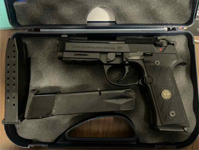 WC Beretta 92 Vertec 1.jpg