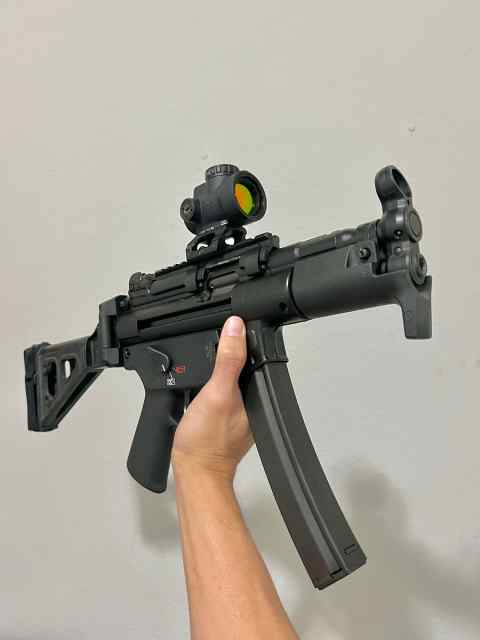 HK SP5K with Trijicon MRO