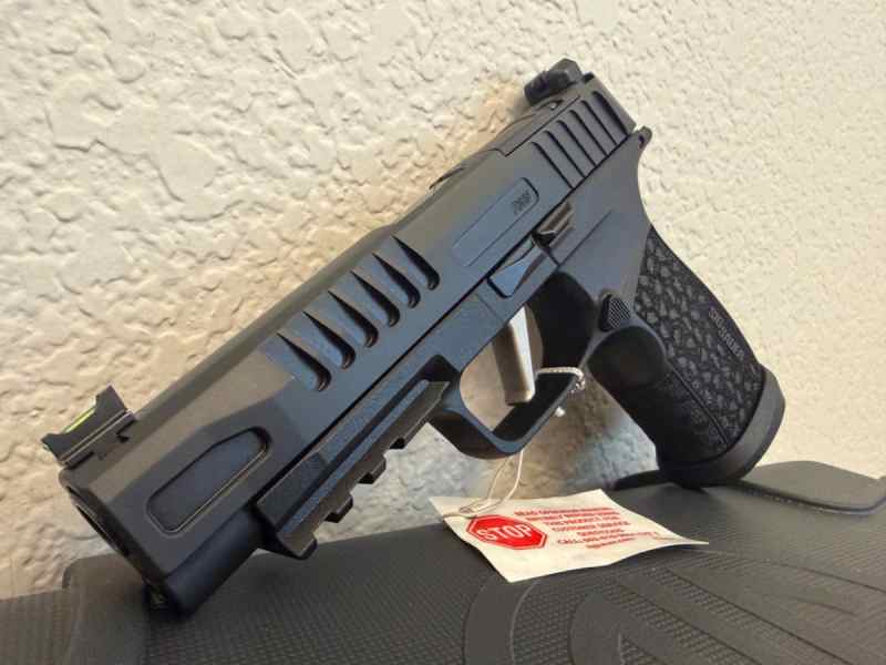 Sig Sauer P365 FUSE, 5 Mags- 9mm (NIB)