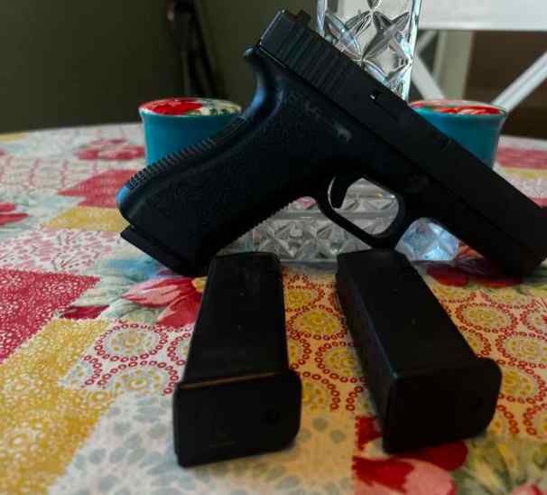 Rare Glock 22 Gen 2 neatly used 