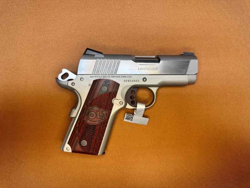 NEW IN BOX-Colt Defender- 9mm -3"-Blk Cherry Grips