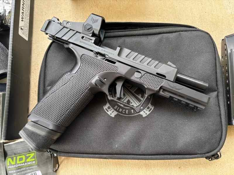 Springfield Echelon w/ Icarus Grip &amp; Optic 