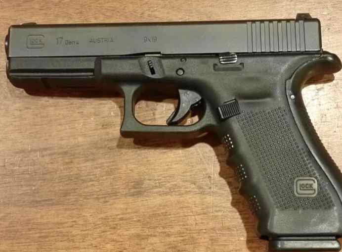 Glock 17 Gen 4 9MM with Night Sights 17+1 Used
