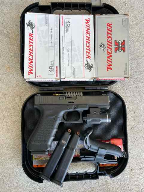 Gen4 Glock 22 w/ 3 mags &amp; streamlight TLR-3+ Ammo