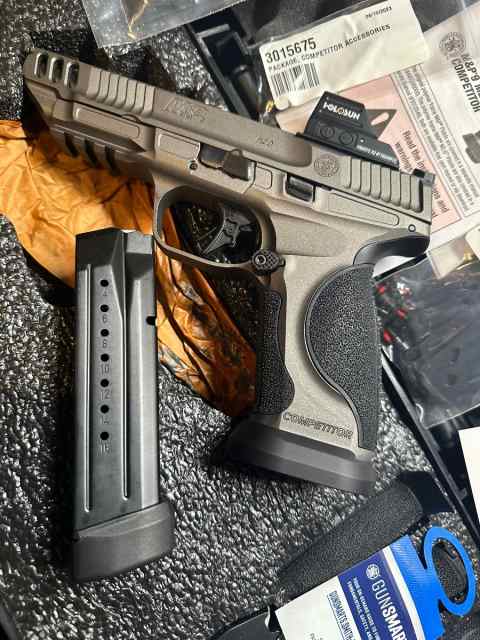 M&amp;P9 Competitor 