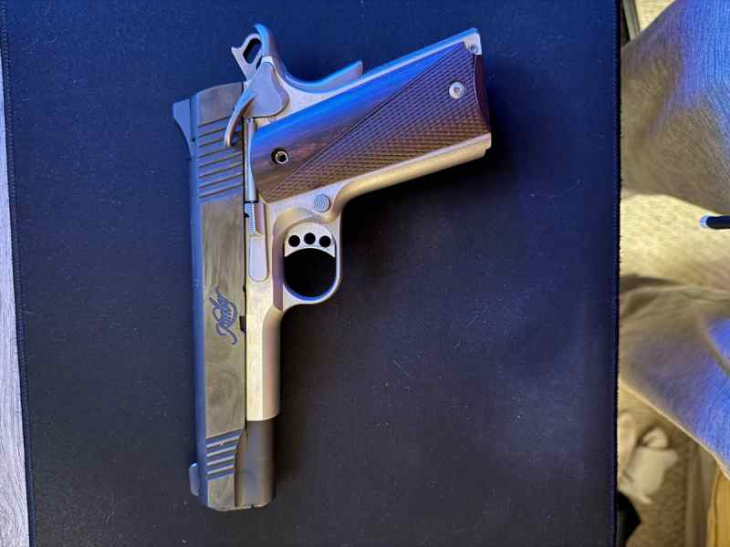 Kimber Two Tone 1911 .45