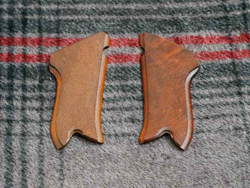 Swiss Luger Grips (Excellent Condition)