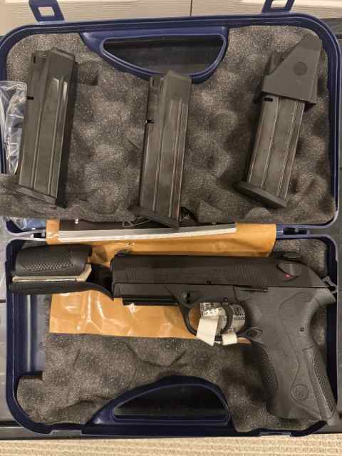 New Beretta Storm PX4-F .45 ACP w/ 3 Mags!