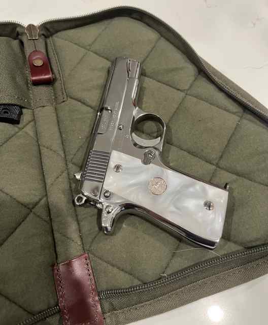 Colt Government Mark IV .380 polished 