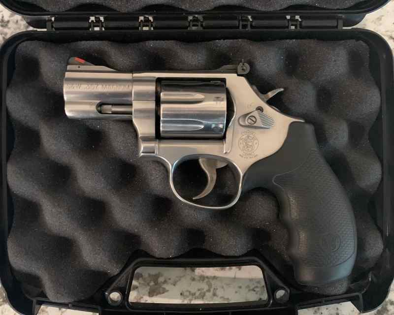 S&amp;W 686+ Plus 357 mag w/ Holster 