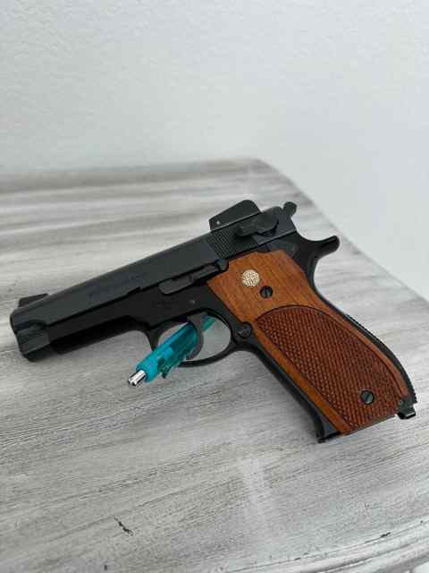 Smith and Wesson 439 (collectors grade)