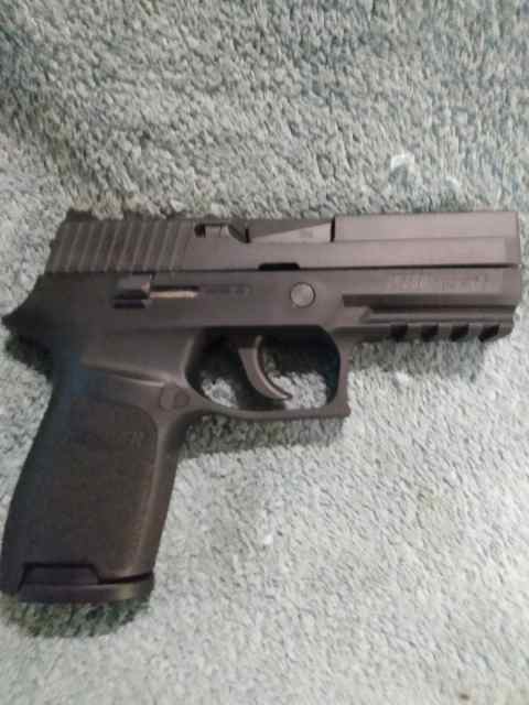 Sig Sauer P250 9mm 
