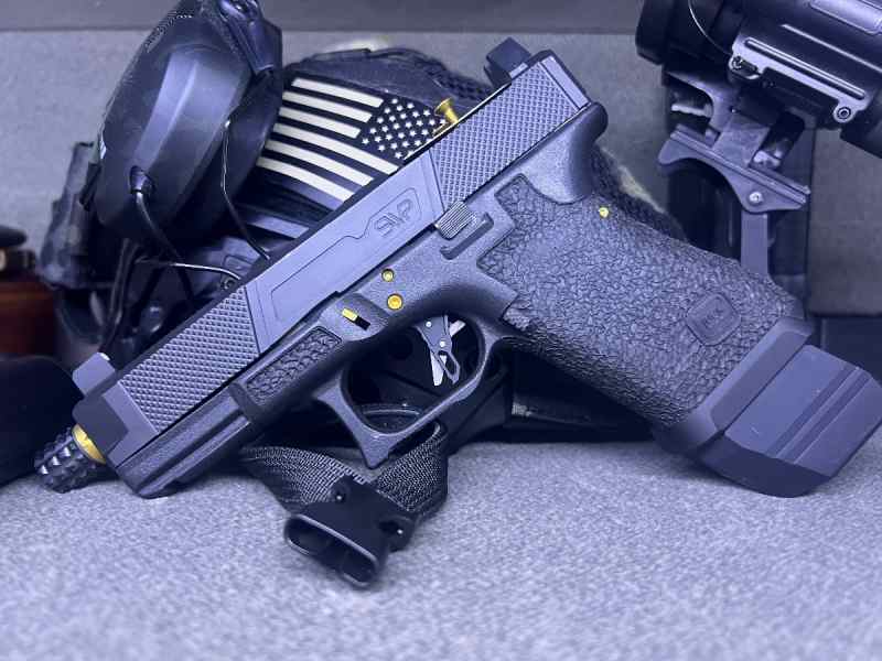 Custom Glock G19