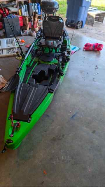 Hammerhead fishing kayak
