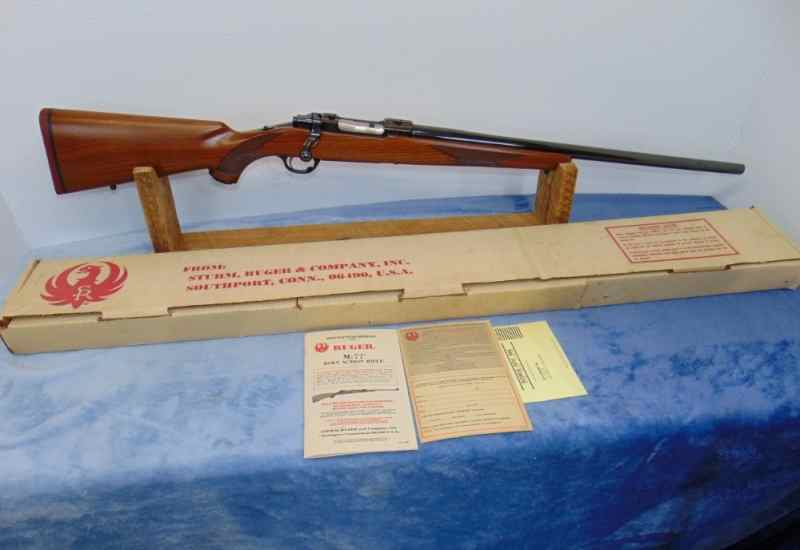 1990 VINTAGE RUGER M77 22-250 HVY BBL RED PAD TANG