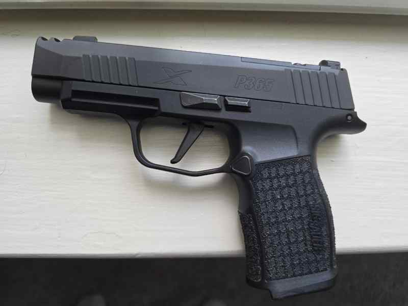 [WTS] P365 XL Comp + 3 Holsters + 4 mags