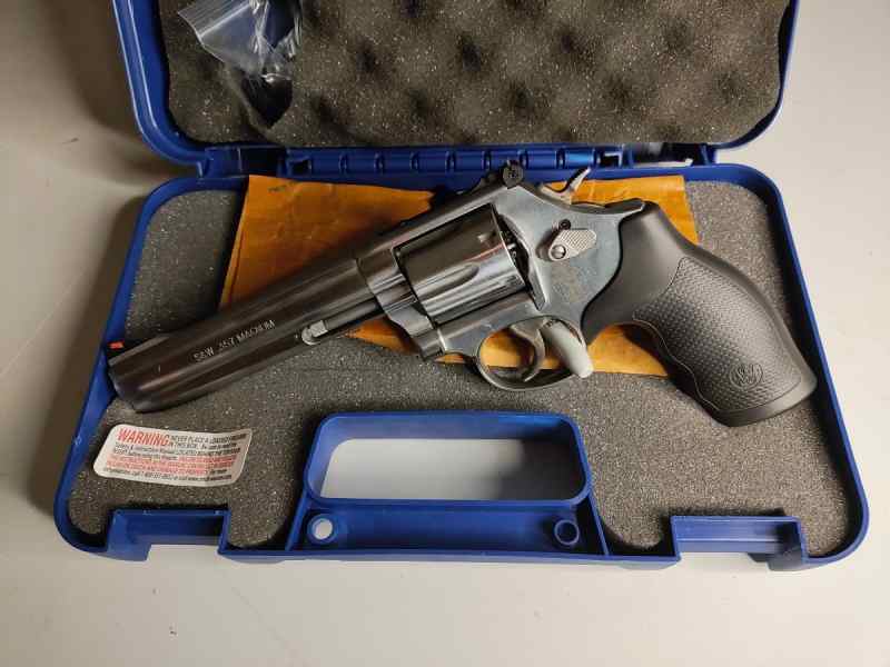 Smith &amp; Wesson 686-6 6&quot;