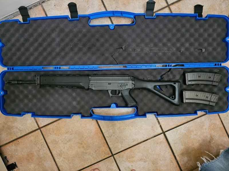 Sig 551-A1 556 w/ 4 Magazines