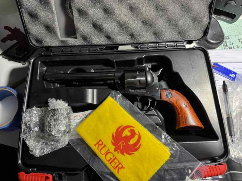 Like New - Ruger New Model Blackhawk 357/9mm Con