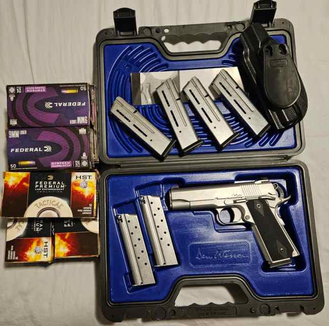 DW Valor Commander 9mm w/accessories and ammo