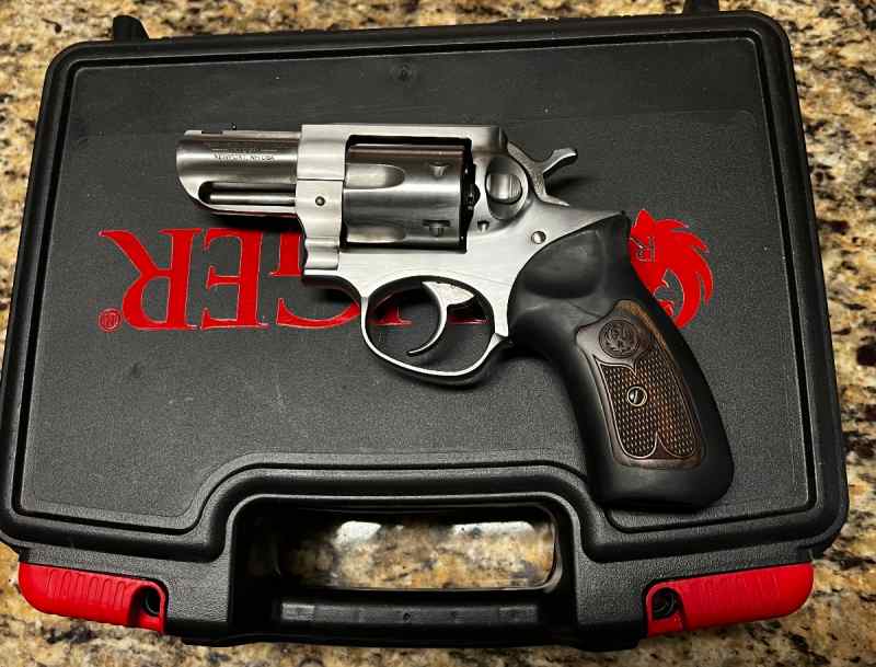 Ruger GP100 6 shot snub nose .357 magnum