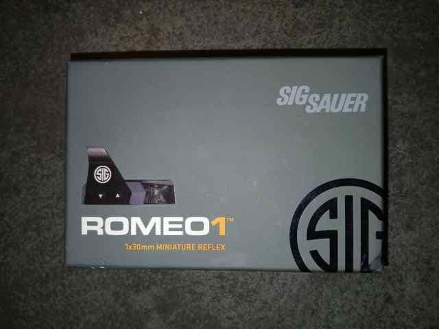 SIG ROMEO 1 , 6MOA  NIB  SIG 320 FOOT PRINT