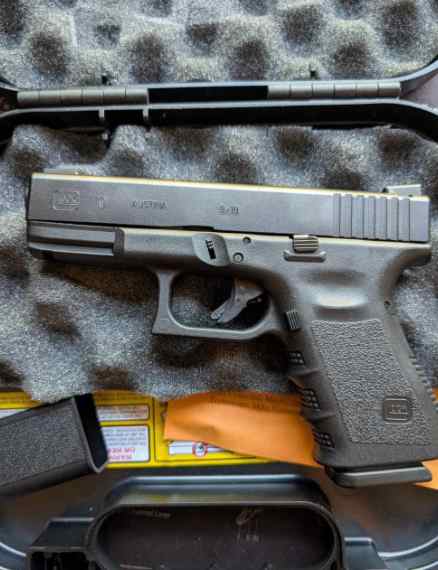 Glock 19 Gen 3 Neatly Used IN-BOX