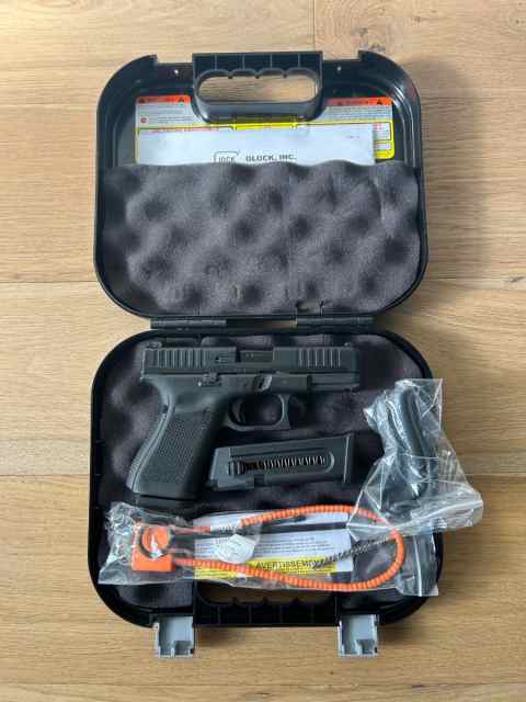 Glock 44 all original with case